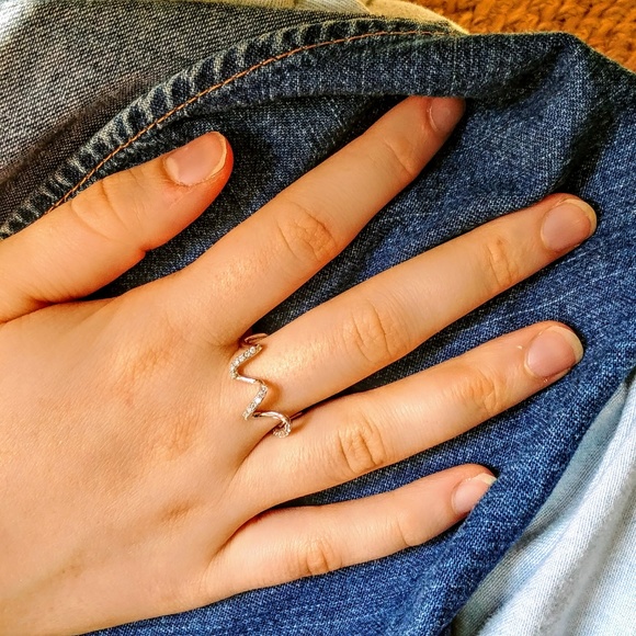 Sterling Ribbon Ring - Picture 5 of 6